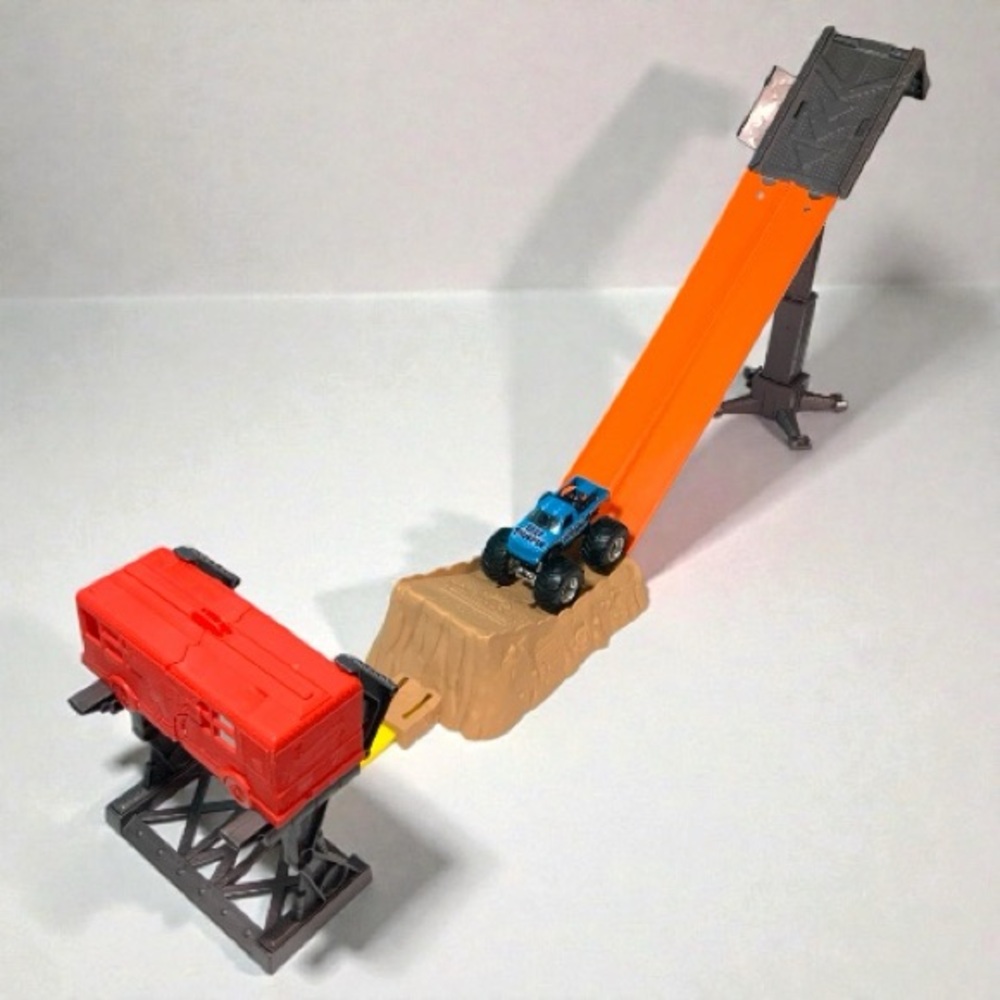 Hot Wheels Monster Jam Smash-Up Station Track Set (COMPLETE SET)
